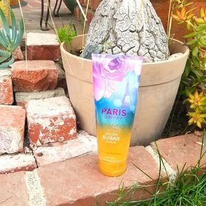 Bath & Body Paris Amour Golden Sugar Scrub